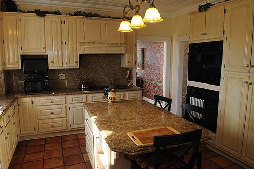 Cream And Red Kitchen Ideas